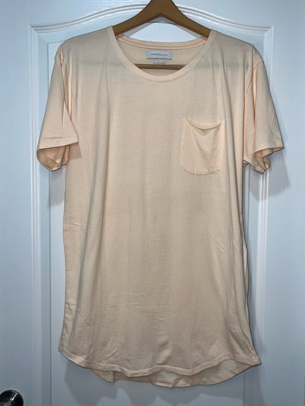Standard Cloth Scoop Neck Curved Hem Tee Neutral Men’s Size Large